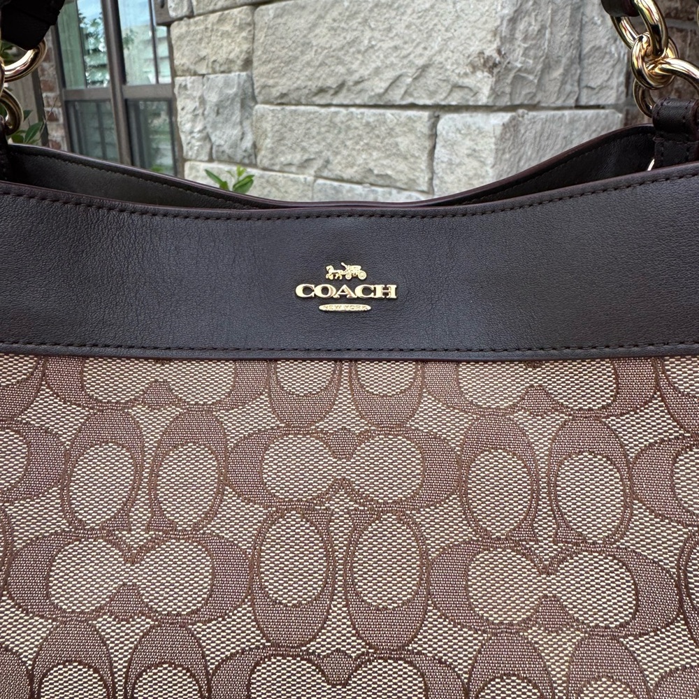 ❌SOLD❌✨Gently Used Ladies Coach Signature Brown and Tan Shoulder Bag✨ - Picture 5 of 16